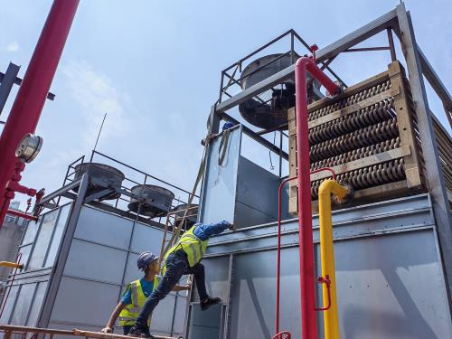 工業(yè)冷卻塔中的水溫越來越高怎么辦(冷卻塔出水溫度